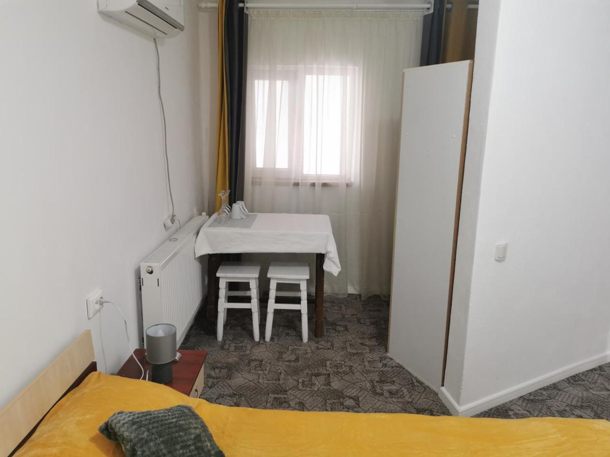 Ferienwohnung Casa Davison Târgu Jiu Exterior foto